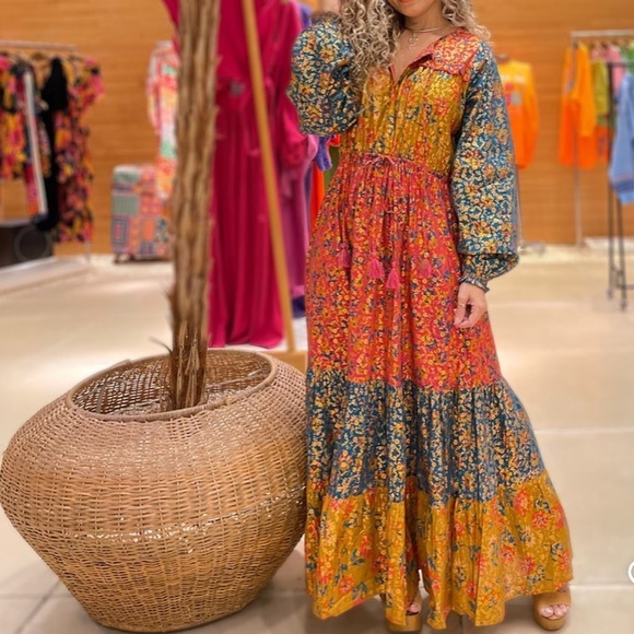 FARM Rio Dresses & Skirts - FARM Rio Floral Royalty Patch Maxi Dress Size S